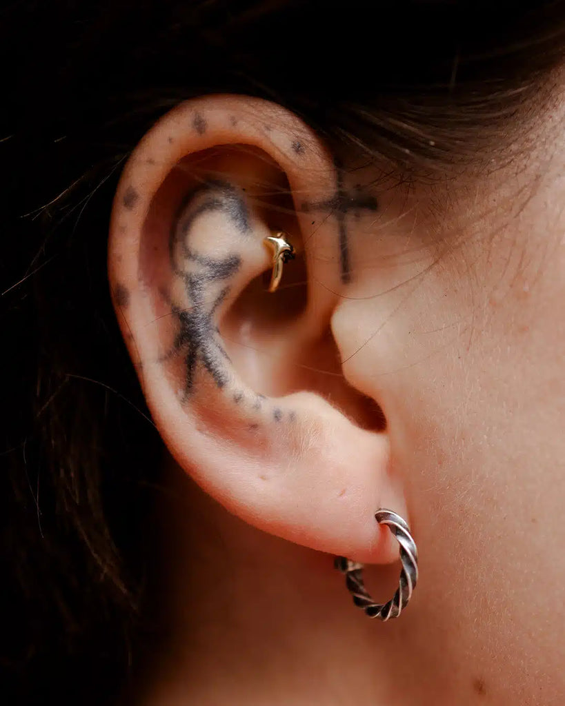 Twisted Silver Skull Hoop (Single)