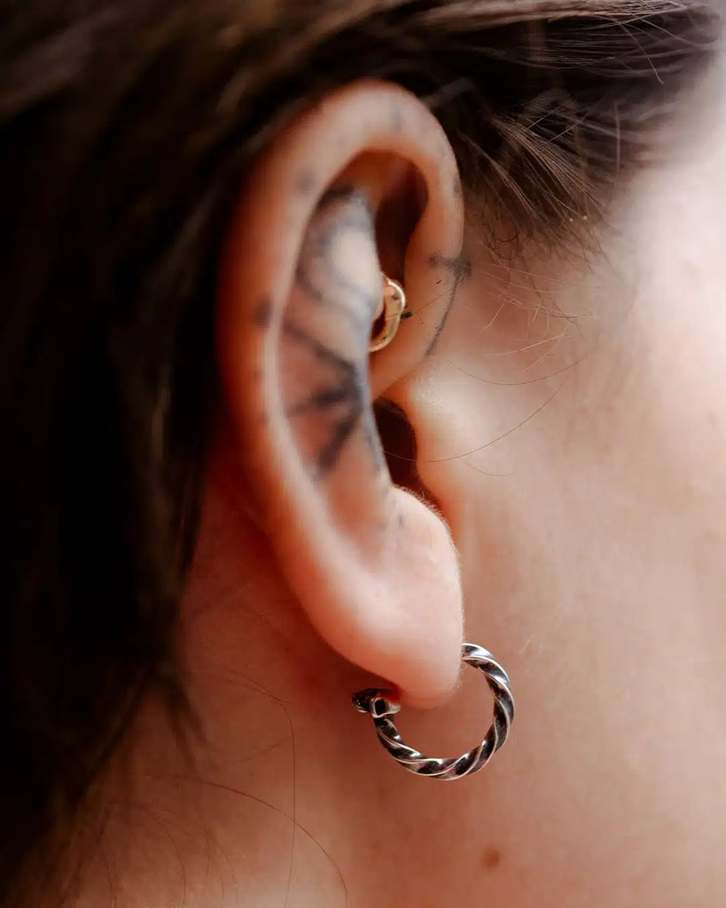 Twisted Silver Skull Hoop (Single) – The Great Frog London Twisted Silver Skull Hoop (Single) – The Great Frog London